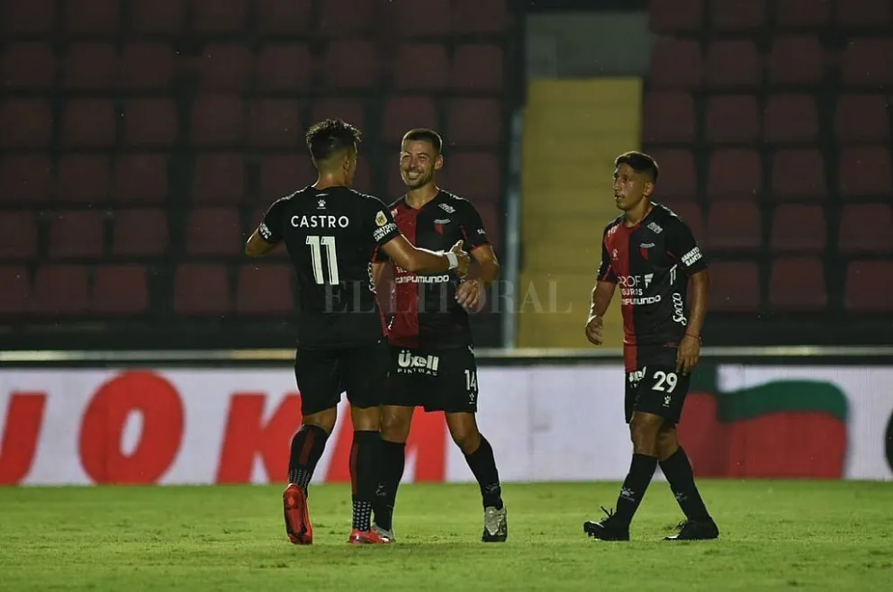 Colón venció a San Lorenzo por 2 a 0 y es uno de los líderes de la zona A