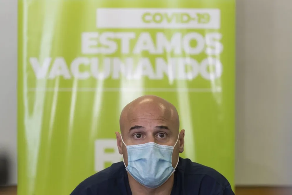 Error en la combinación de vacuna: Gil aseguró que la falla fue humana