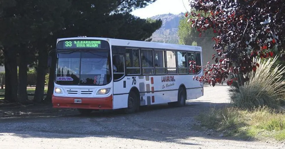 Vuelve a su horario el micro que une Bariloche-Dina Huapi