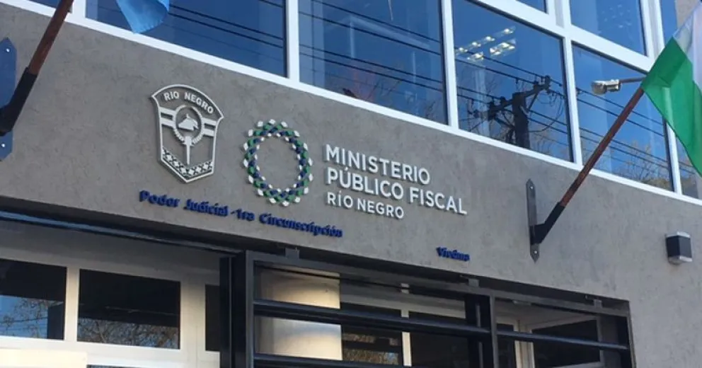 Está detenido e internado el policía que le puso el arma en el pecho al jefe de la Regional