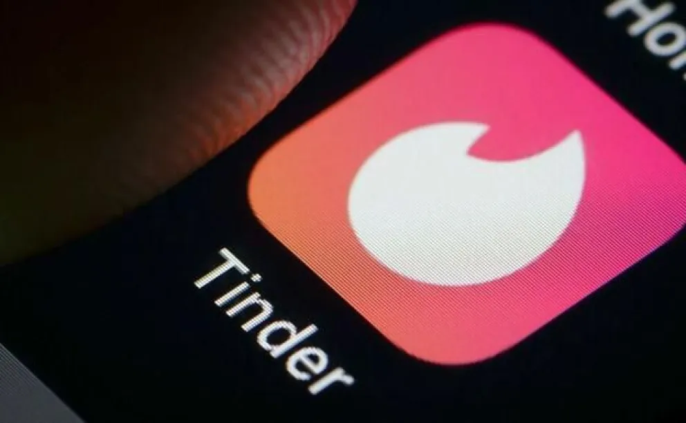 Se conocieron por Tinder, ella lo drogó y le robó 20 mil dólares