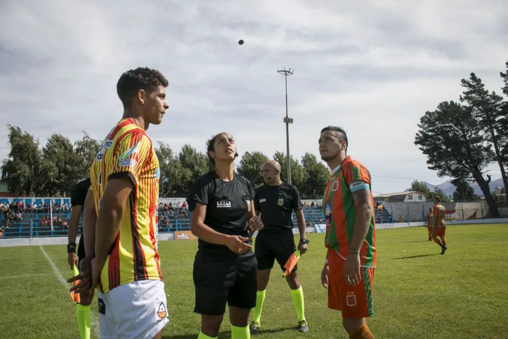 Se juega la ida en la máxima división del fútbol local