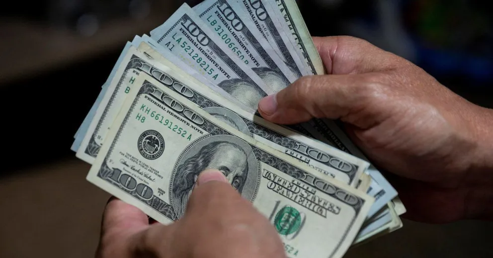 Por quinto mes consecutivo se registra caída en la compra de dólar ahorro