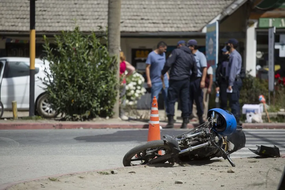 Un motociclista fue hospitalizado tras un fuerte choque