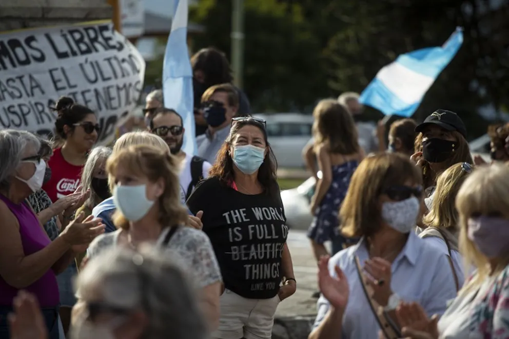 27F: en Bariloche se manifestaron por el escándalo del vacunatorio vip