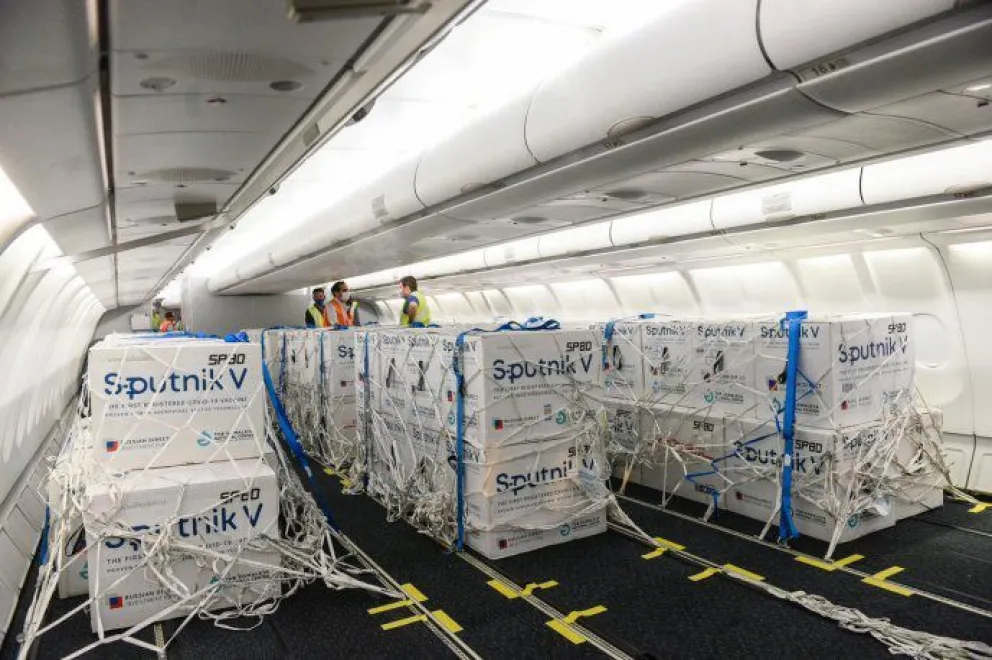 Un nuevo vuelo con más de 730 mil dosis de Sputnik V llegó a la Argentina