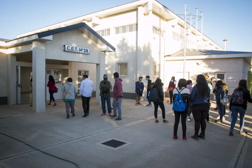 Alumnos del CET N° 28 no ingresarán al edificio mientras la conexión eléctrica siga dependiendo de un pilar de obra