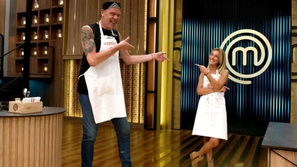 ¿Romance en puerta en Masterchef Celebrity?: el Loco Montenegro y Claudia Fontán se tiraron onda