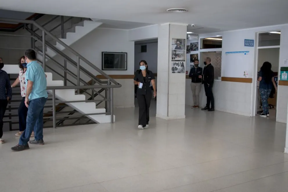 Llegarán refuerzos de enfermería y elementos para aumentar las camas de terapia intensiva