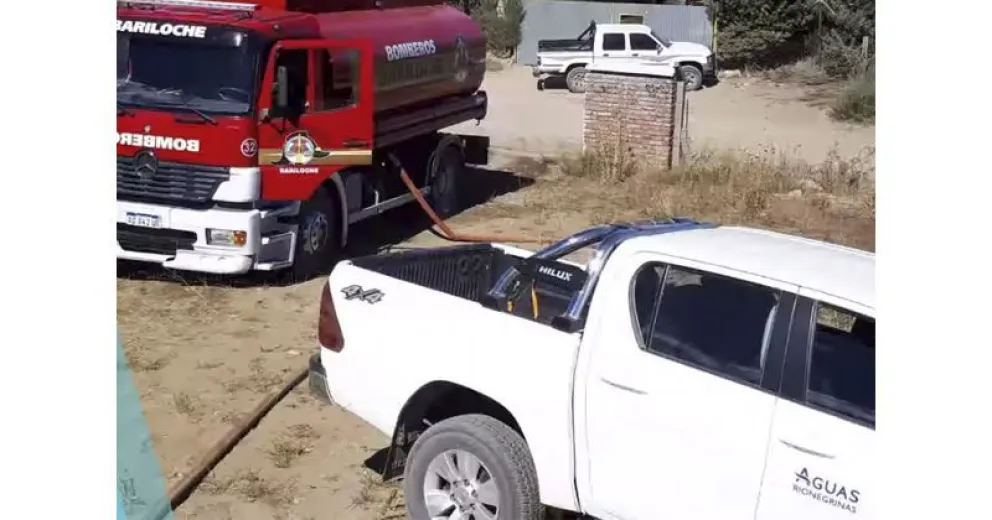 Bomberos Voluntarios  colabora con el abastecimiento de los tanques de agua en los barrios