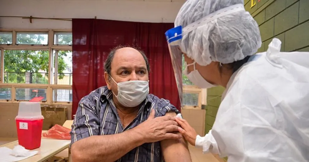 Personas previamente infectadas podrían no requerir la segunda dosis