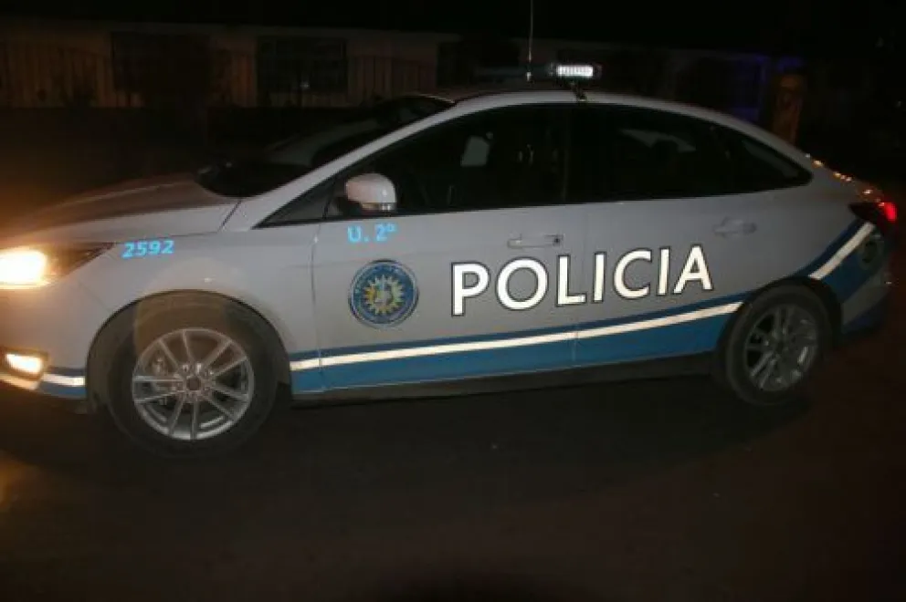 Circulaban alcoholizados en moto, fuera de horario y con marihuana en su poder