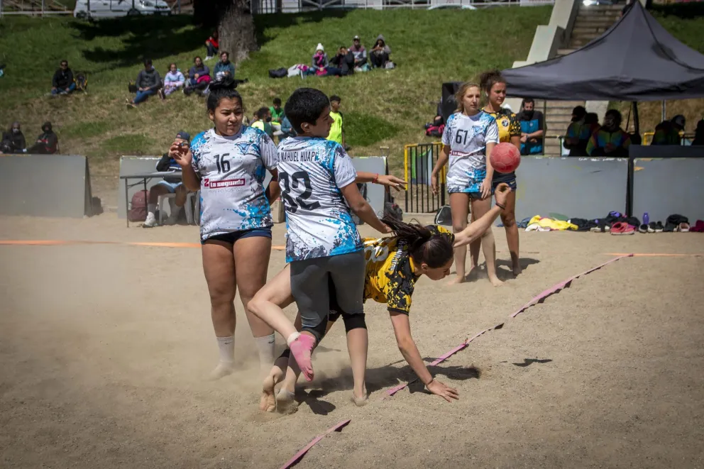 Organizan una atractiva jornada de actividades recreativas en la playa del centro