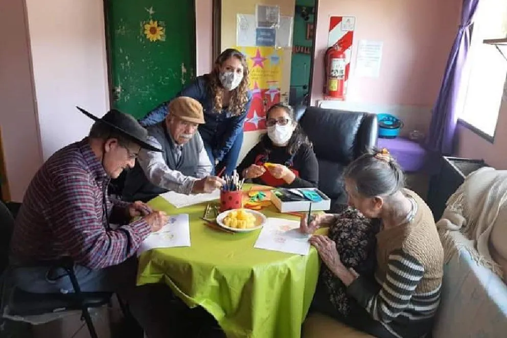 El Bolsón: La residencia "QuiaHue" celebró la llegada de la vacuna contra el COVID-19