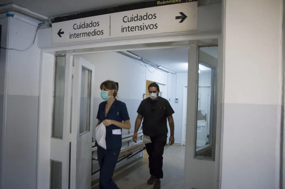 Aumentan las internaciones por COVID en menores de 60 años ¿Cuáles son las razones? 