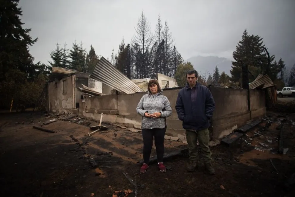 Acababa de salvar dos casas del fuego, y las llamas consumieron la suya