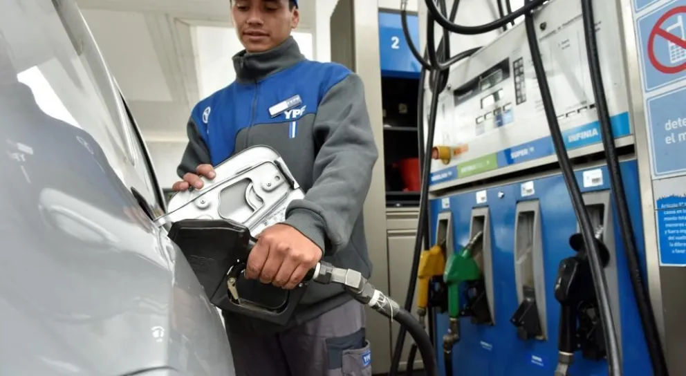 Docentes de todo el país tendrán un descuento del 15% en YPF