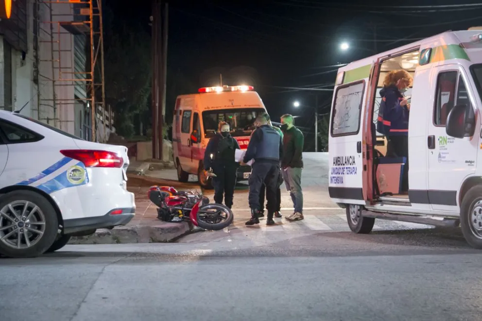 Dos accidentes casi en simultáneo: daños materiales y heridos