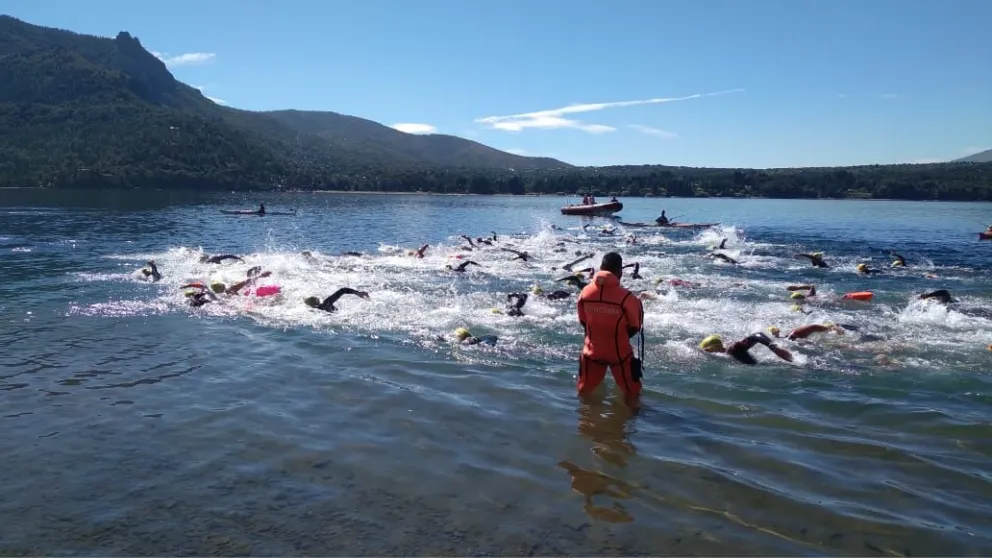 Se realizó la competencia Travesía Sur en el lago Gutiérrez