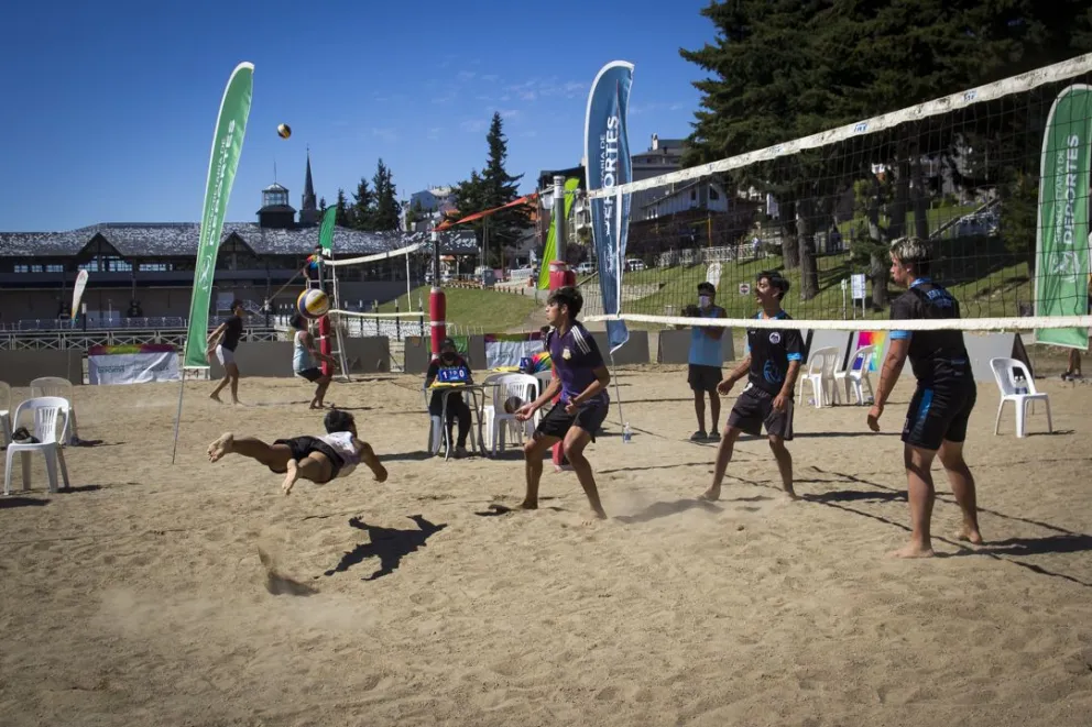 El verano llega a puro vóley playa a Bariloche