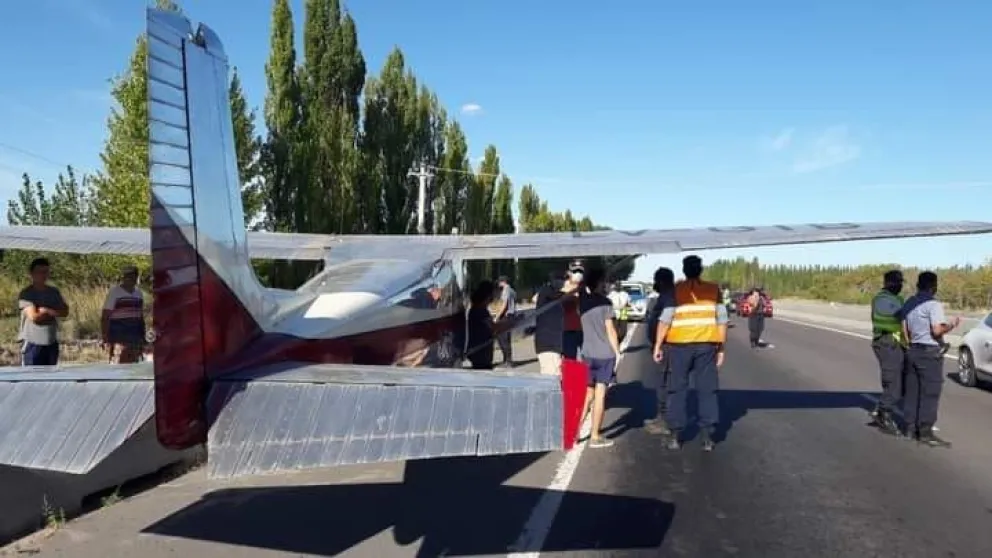Increíble pero real: una avioneta tuvo que aterrizar de emergencia en la ruta 22 
