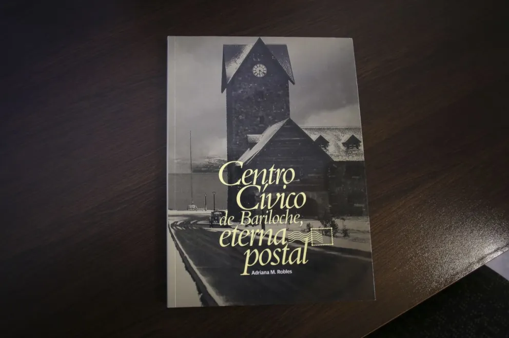 “Centro Cívico de Bariloche, eterna postal”: el libro que recorre múltiples facetas del emblemático lugar