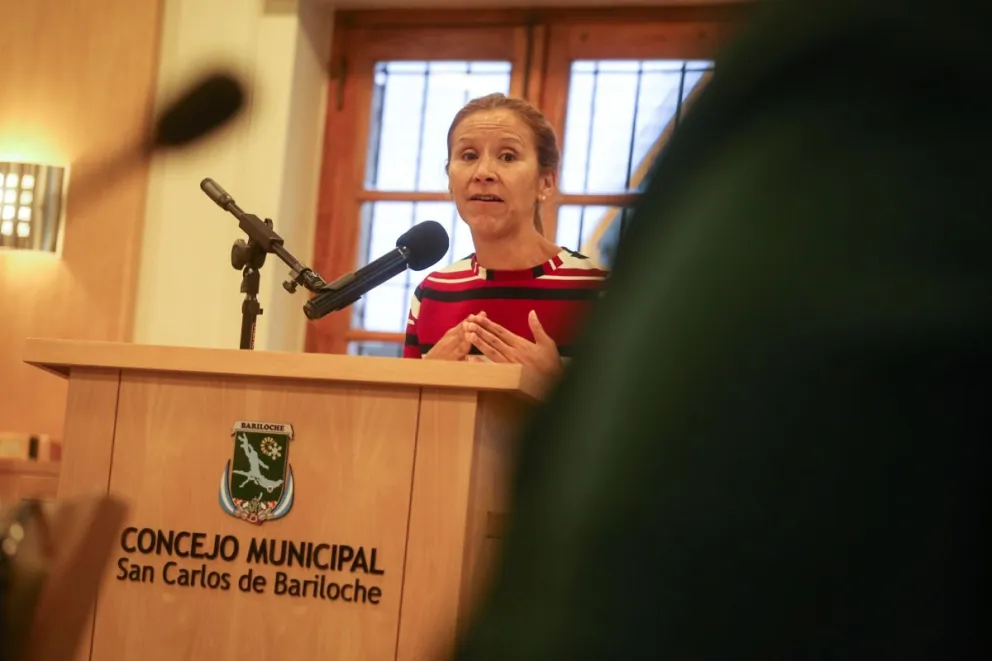 Critican designación de Oñate en la Defensoría y juntan firmas contra Woloszczuk