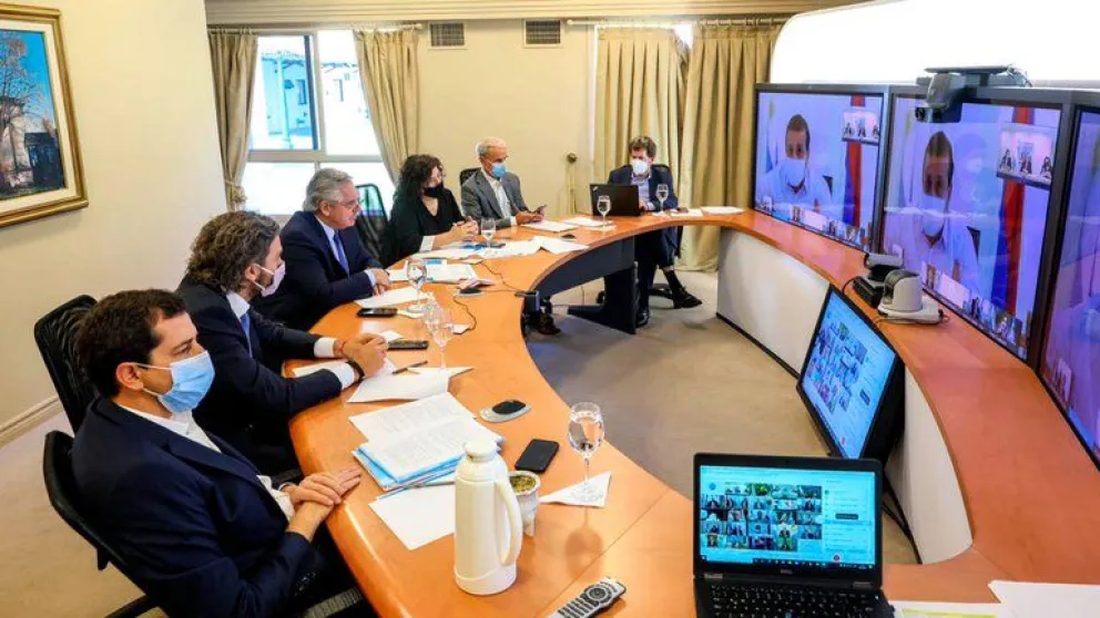 El presidente y los gobernadores coinciden en desalentar los viajes al exterior