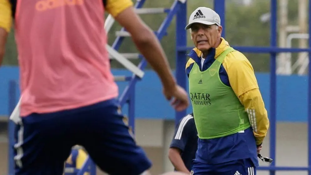Boca piensa en Talleres: Russo ensaya la línea de 3 y espera a Tevez