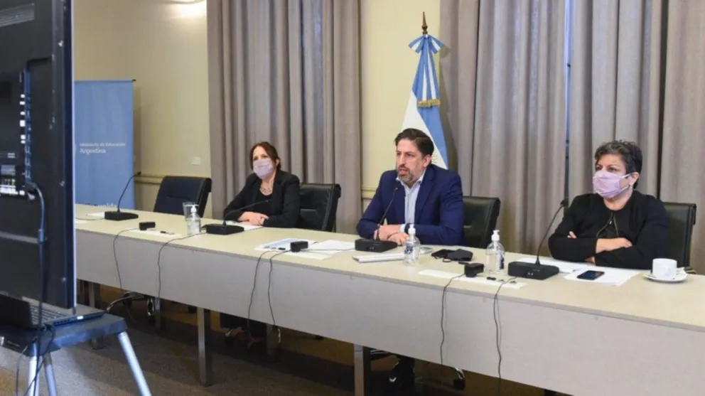 Más de 425.000 docentes, no docentes y auxiliares tienen la vacuna