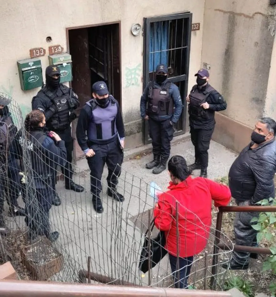 Apuñaló a su yerno y terminaron el atacante, su pareja y su hija detenidos 