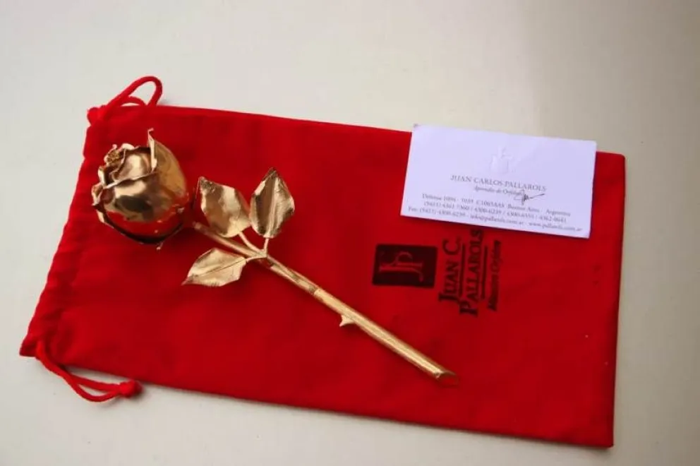 La parroquia de la Virgen de la Medalla Milagrosa sortea una Rosa de la Paz