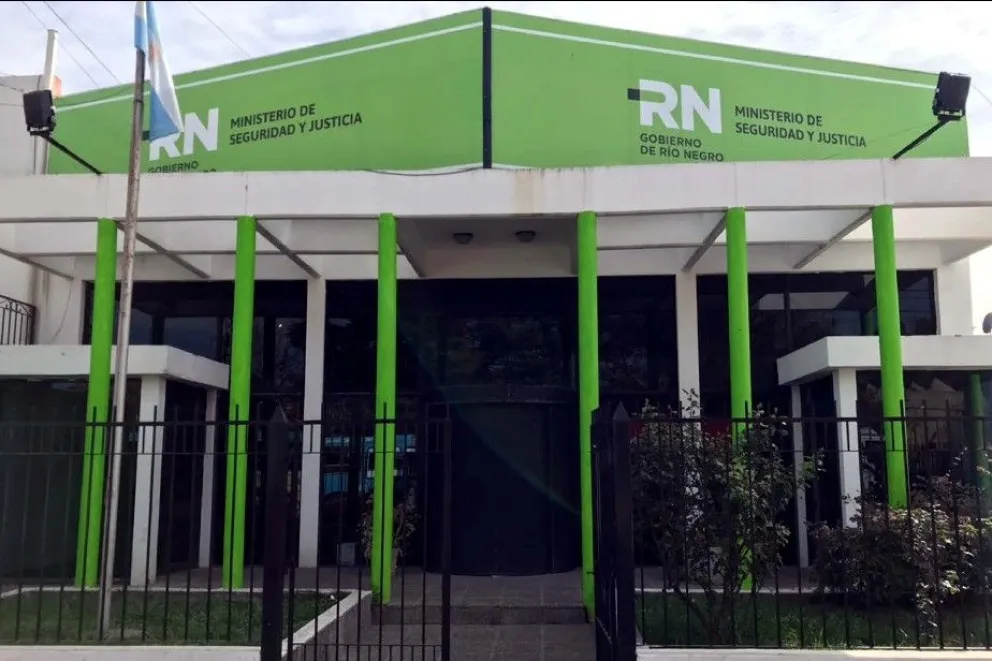 Investigan el ataque al diario Río Negro y si la policía demoró más de la cuenta en llegar