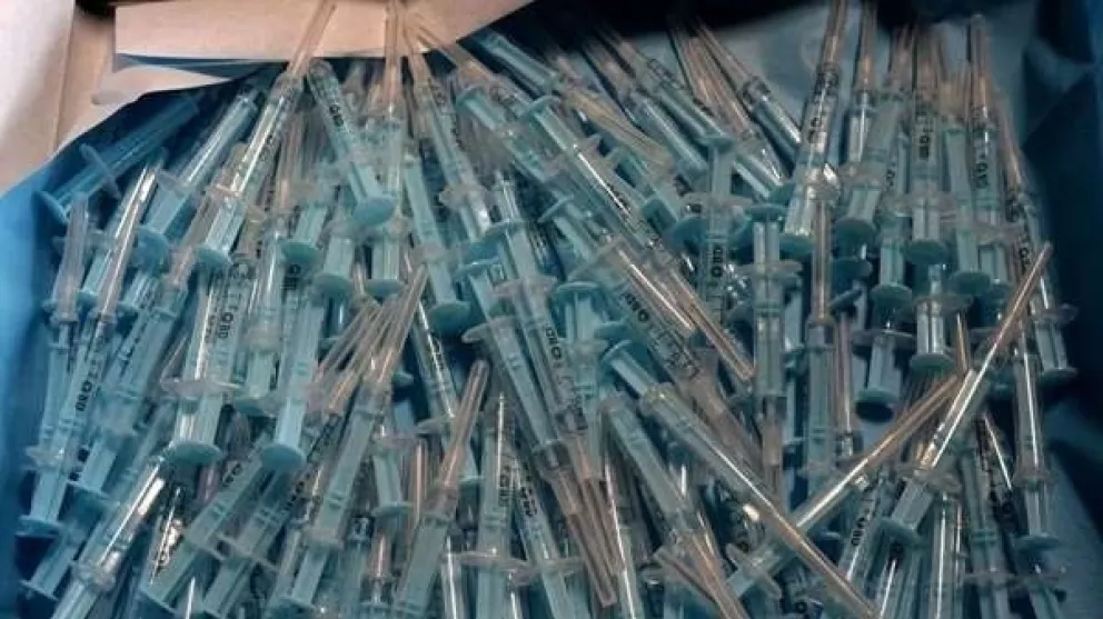 Hallan escondidas en Italia 29 millones de dosis de la vacuna AstraZeneca