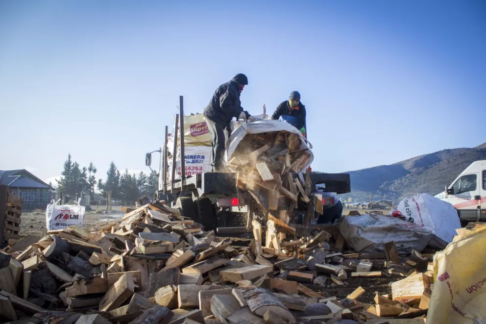 Continúa la entrega del Plan Calor en los barrios Pilar II, 10 de Diciembre y Ñireco Norte