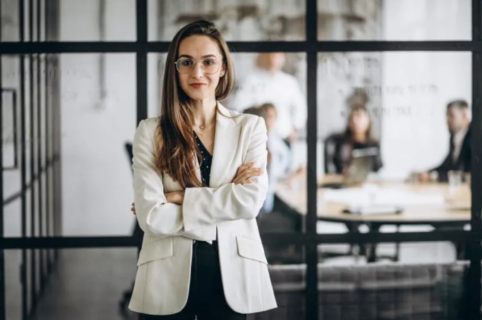 Becas para formación de mujeres en cargos de alta dirección y administración