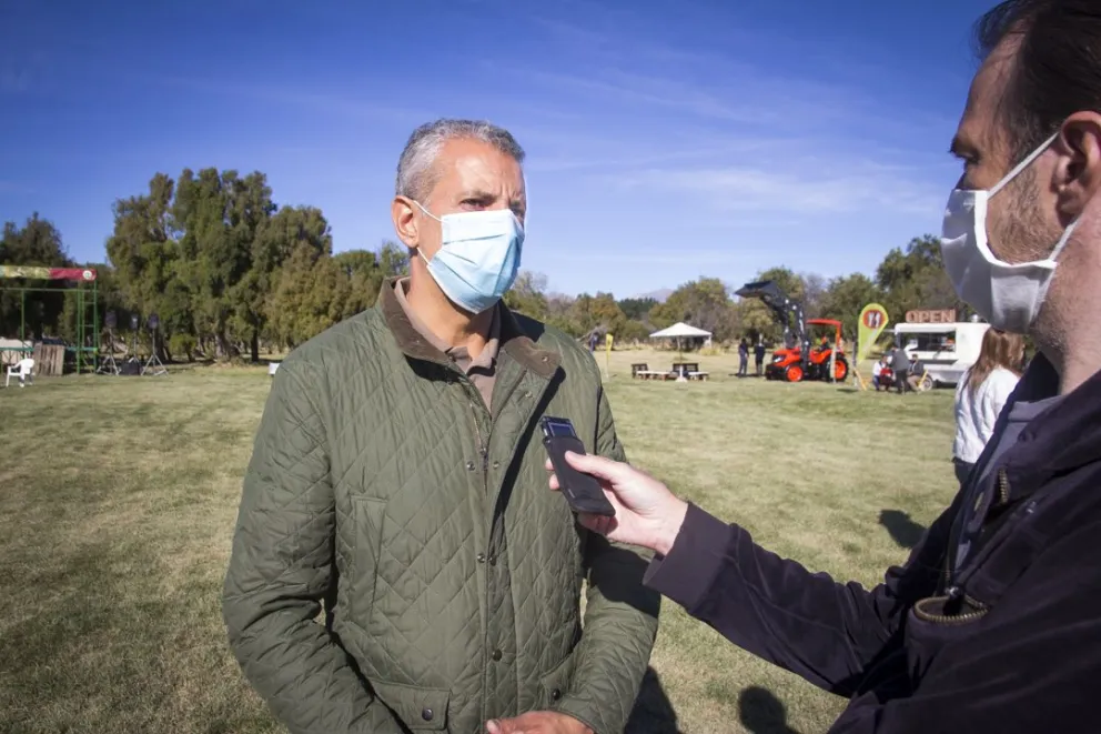 Para el ministro Banacloy, “la producción está por encima de todo” 