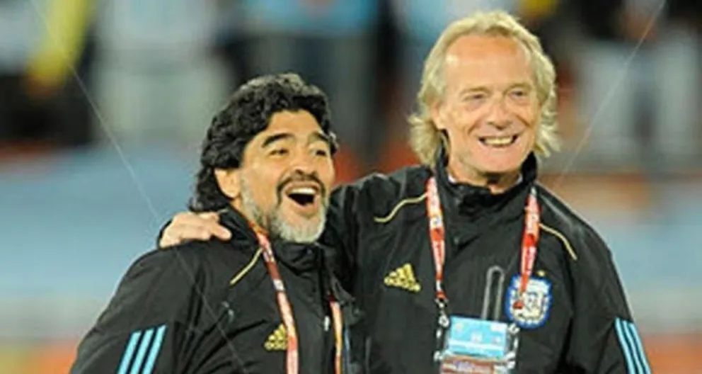 Fernando Signorini: "A Maradona lo obligaron a ser Dios"