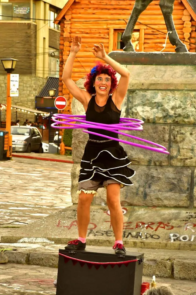 “Circo Late” acompaña con artes circenses la Fiesta del Chocolate