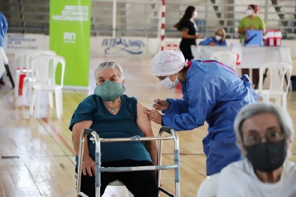 Enterate quiénes se están vacunando en el Municipal 1
