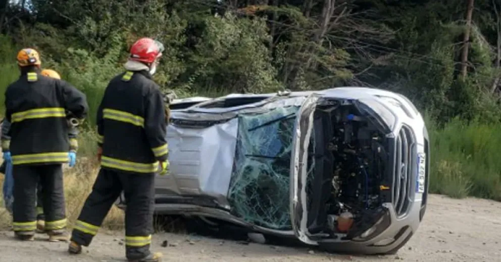 Choque múltiple y vuelco en el acceso a Villa la Angostura