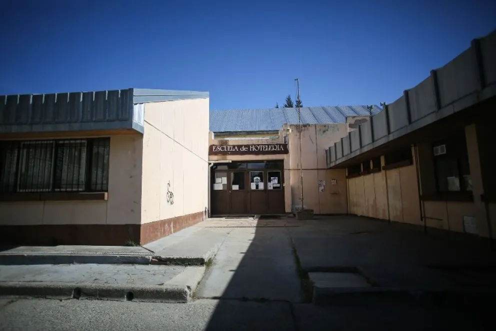 "Enfrentaron a la salud con la educación"