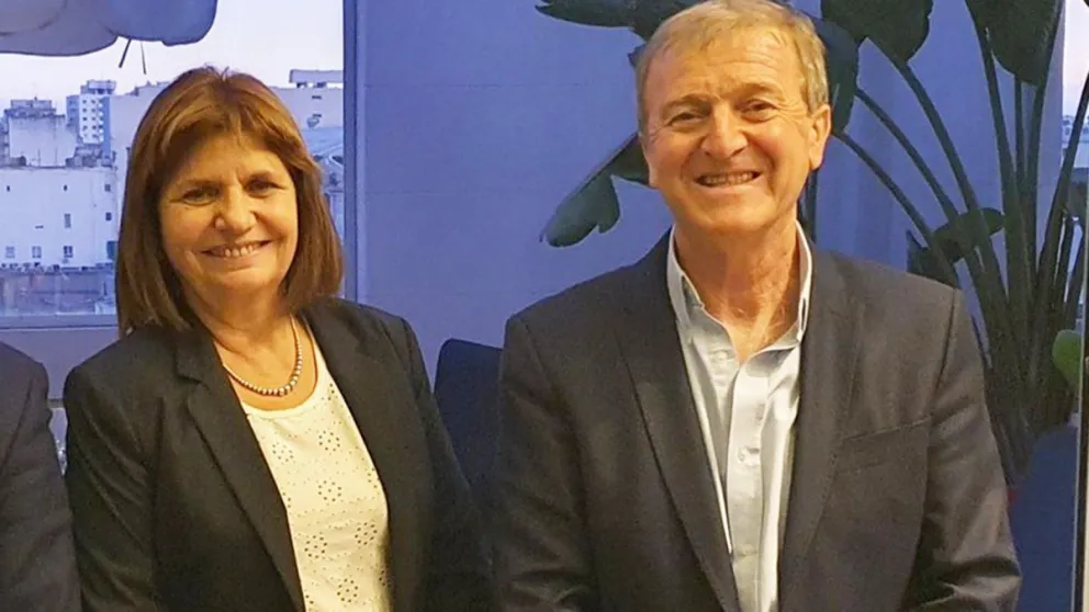 Patricia Bullrich llega a Bariloche a reunirse con vecinos de Villa Mascardi