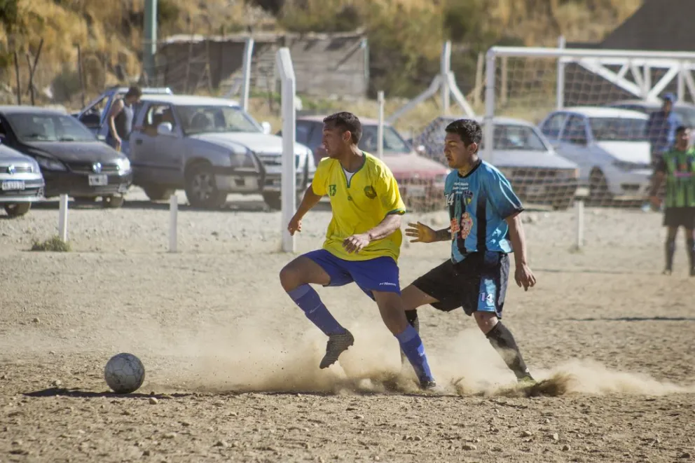 La Primera del fútbol libre juega las semifinales y el femenino tiene fecha