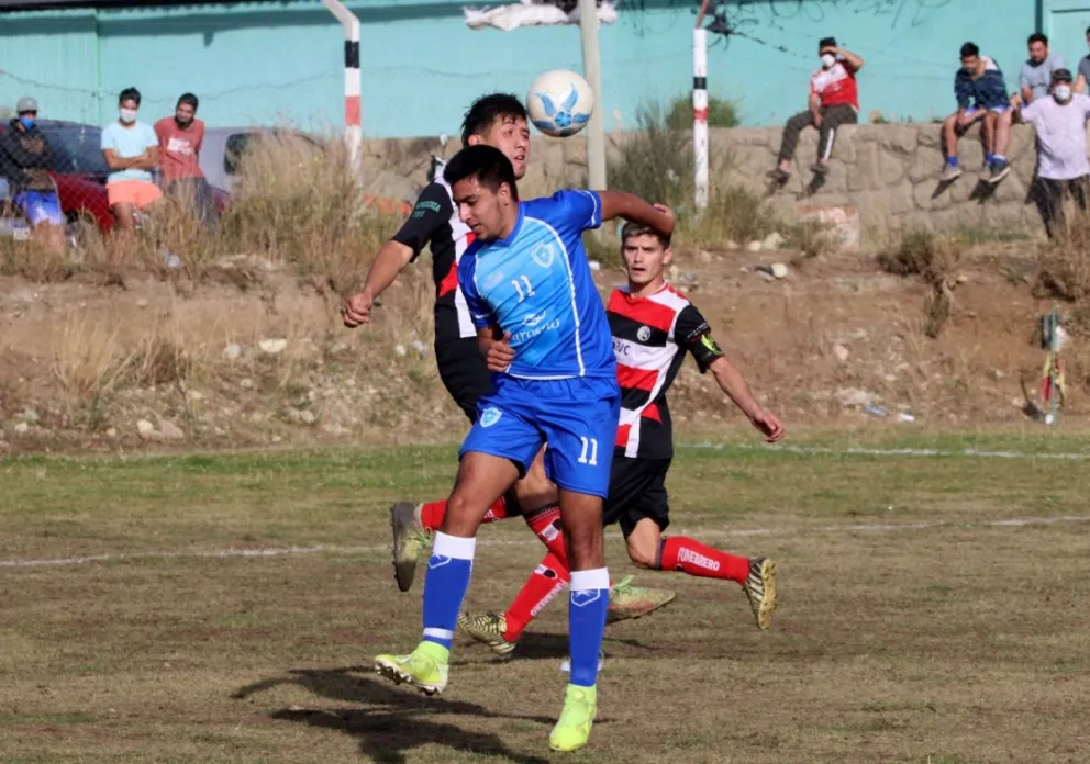 Dina Huapi se llevó tres puntazos del Osvaldo Herranz