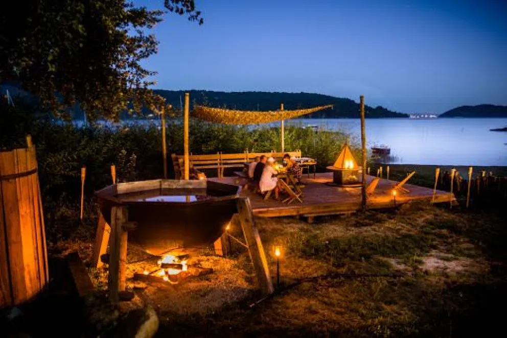 Shows en vivo para disfrutar del verano y el atardecer en El Cirse. 