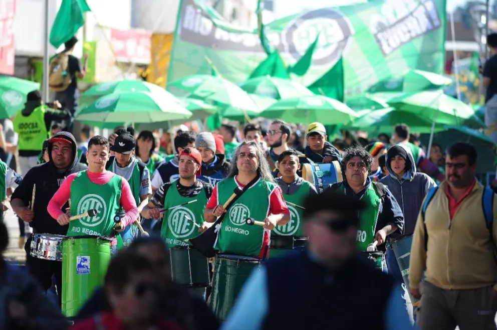 ATE Río Negro anunció un nuevo paro con un bloqueo total de puentes 