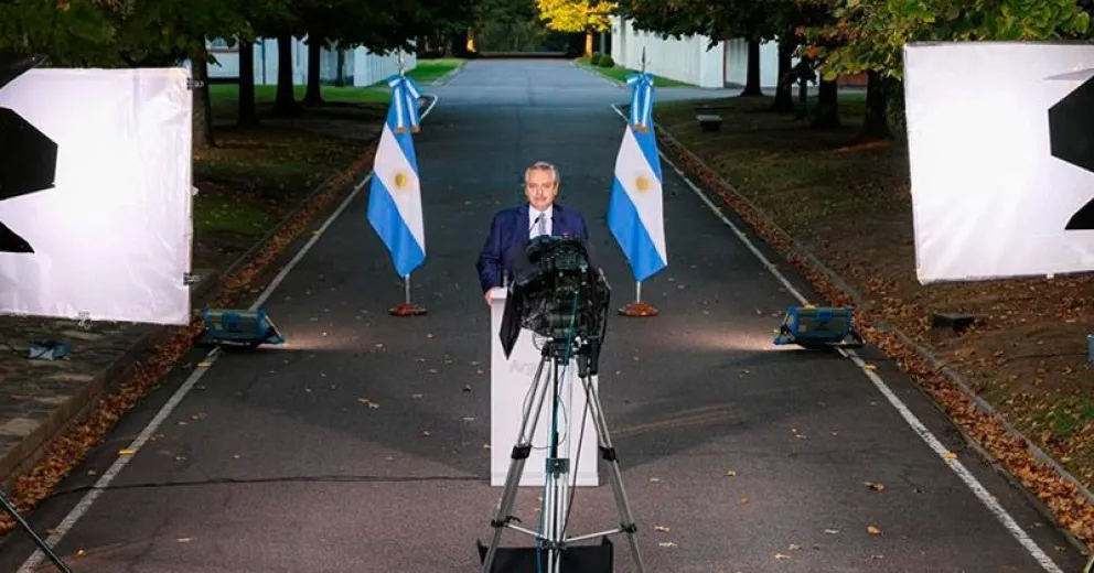 Alberto Fernández anunció restricciones horarias y la prohibición de los viajes de egresados
