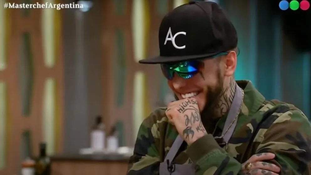 Alex Cannigia superado por el desafío pidió directamente el delantal negro