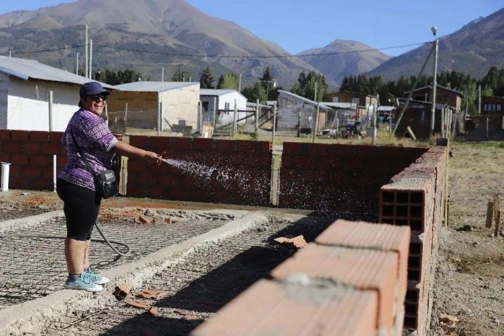 Virginia Gualmes, la vecina de Nahuel Hue que se carga el barrio al hombro